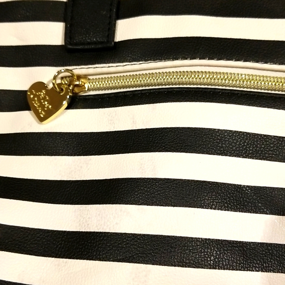 Betsey Johnson Fashion Bow Pocketbook - Picture 9 of 10